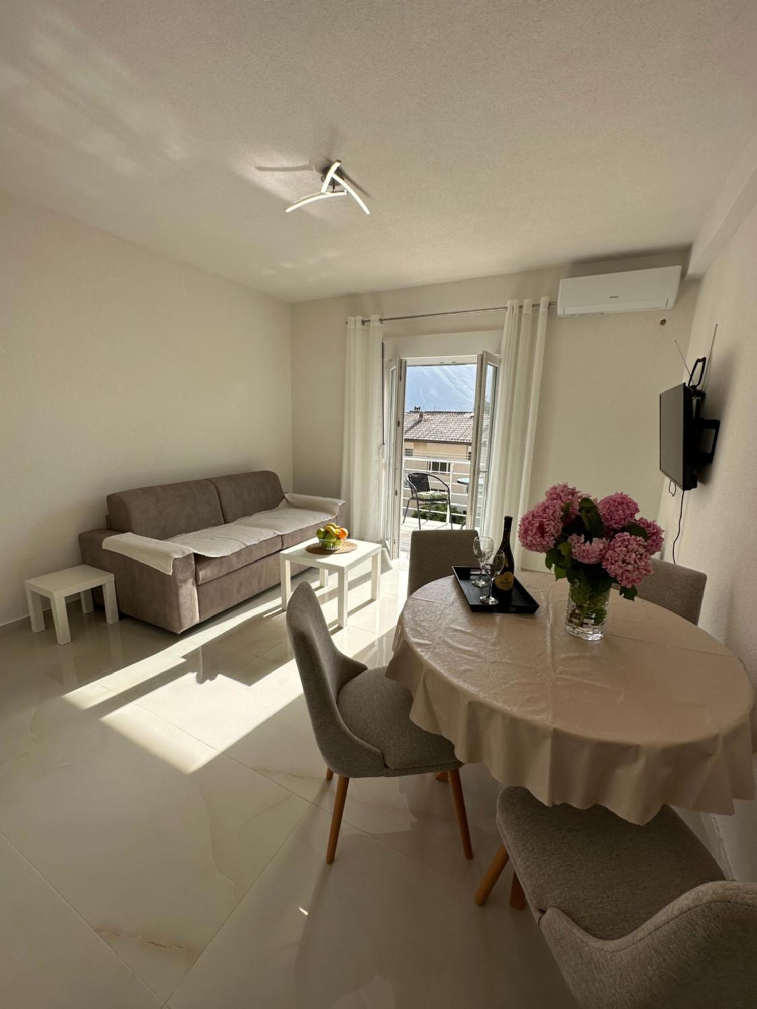Sunny Apartment Kotor Bagian luar foto