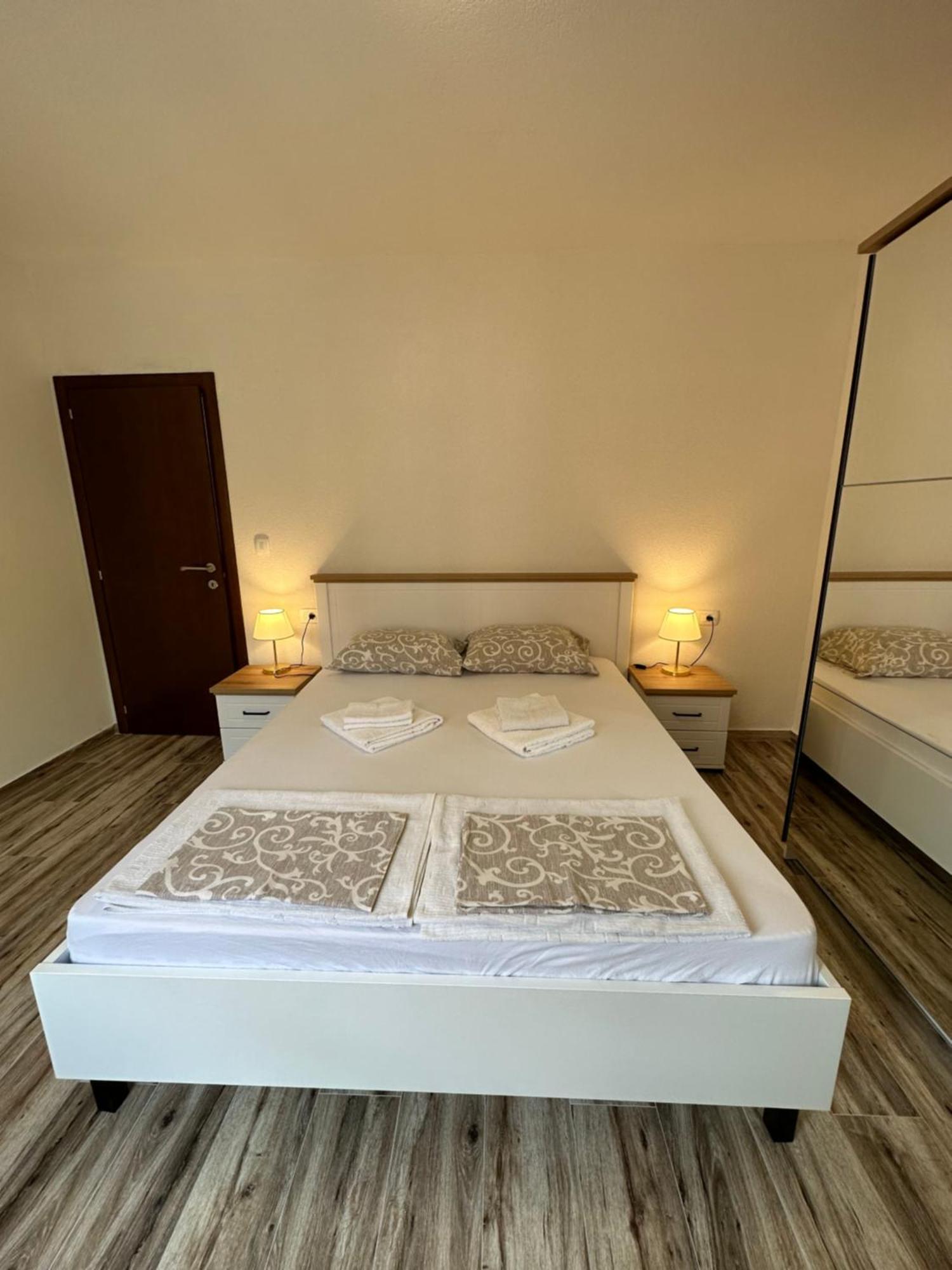 Sunny Apartment Kotor Bagian luar foto