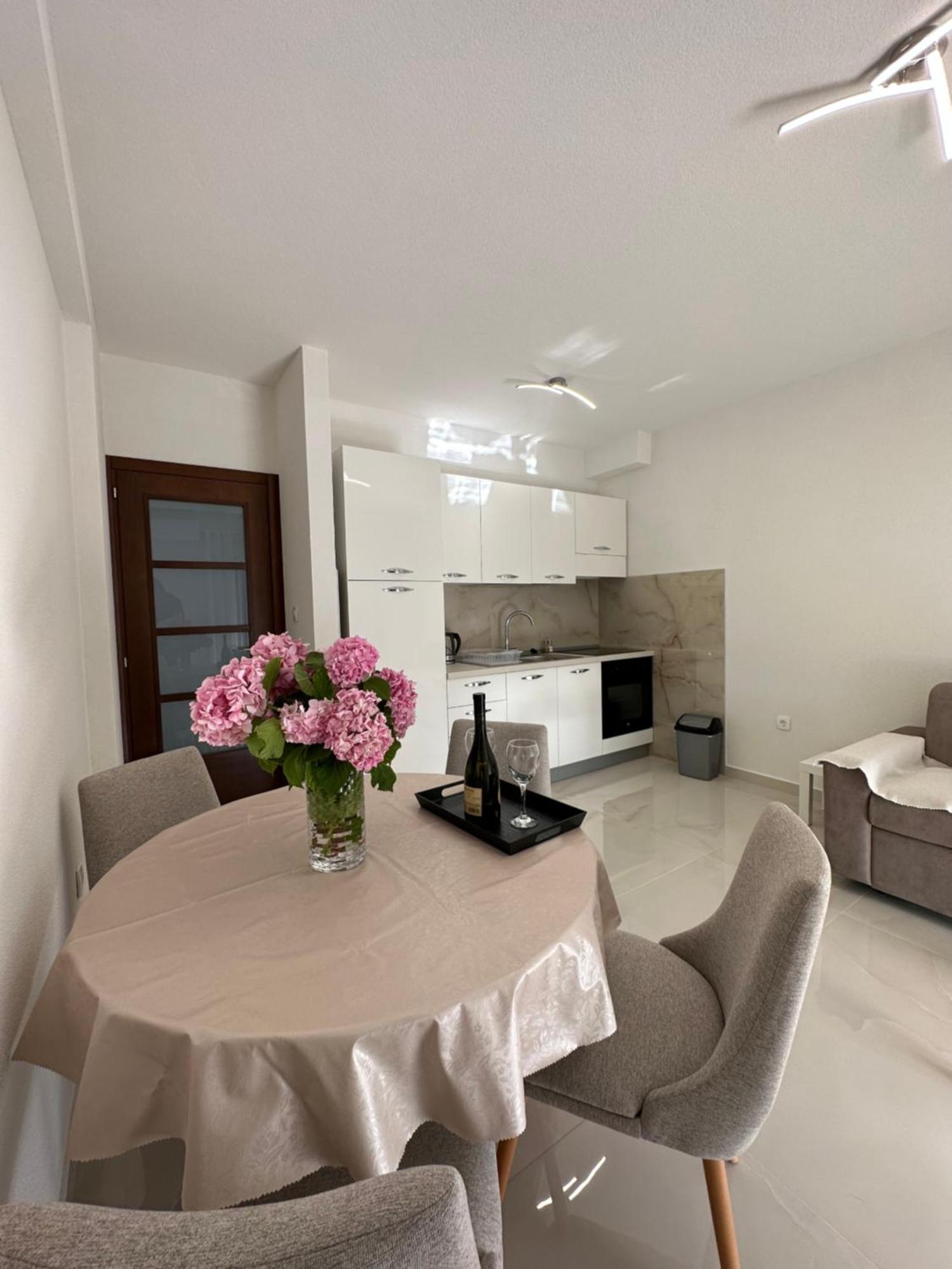 Sunny Apartment Kotor Bagian luar foto