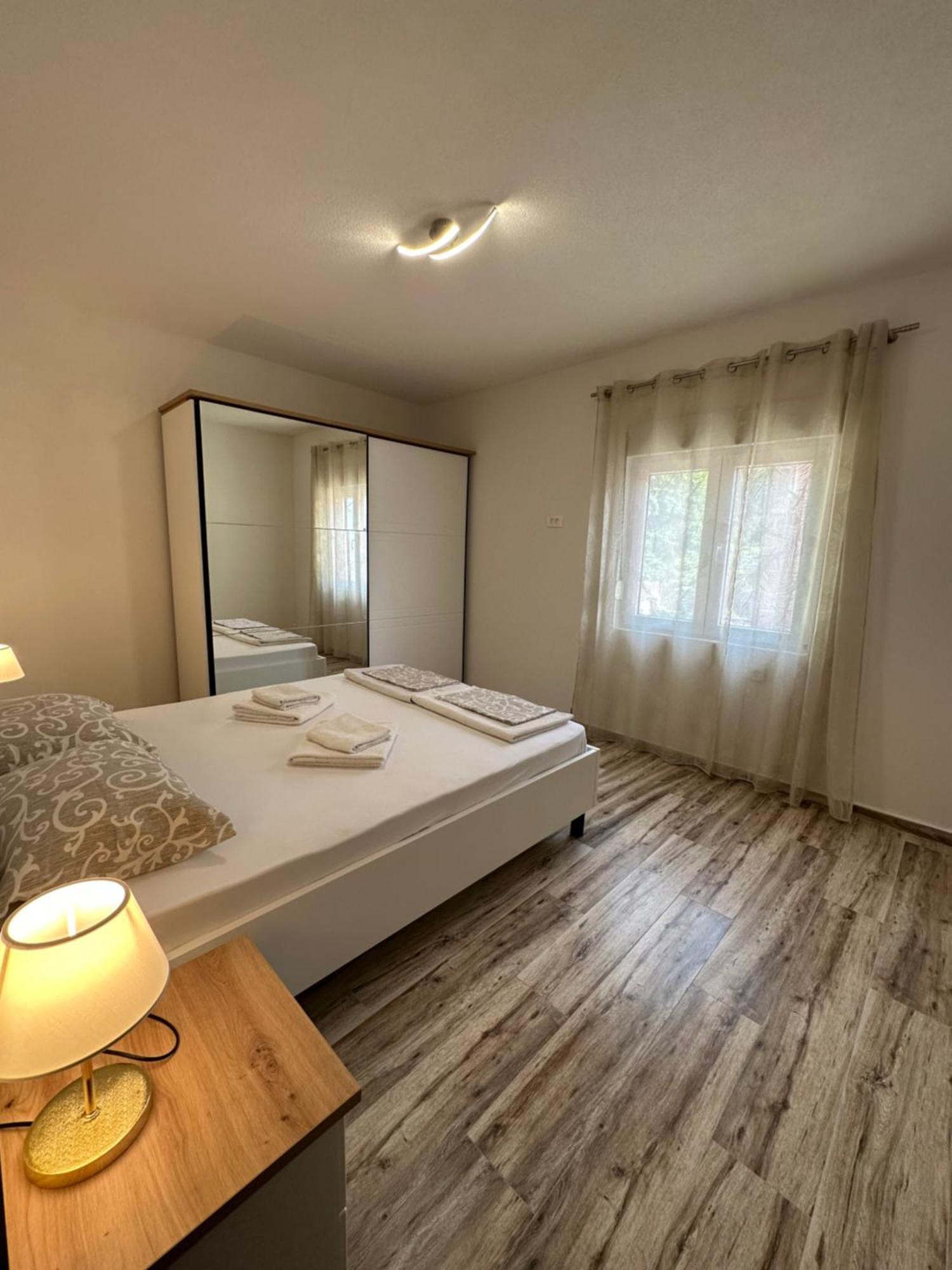 Sunny Apartment Kotor Bagian luar foto