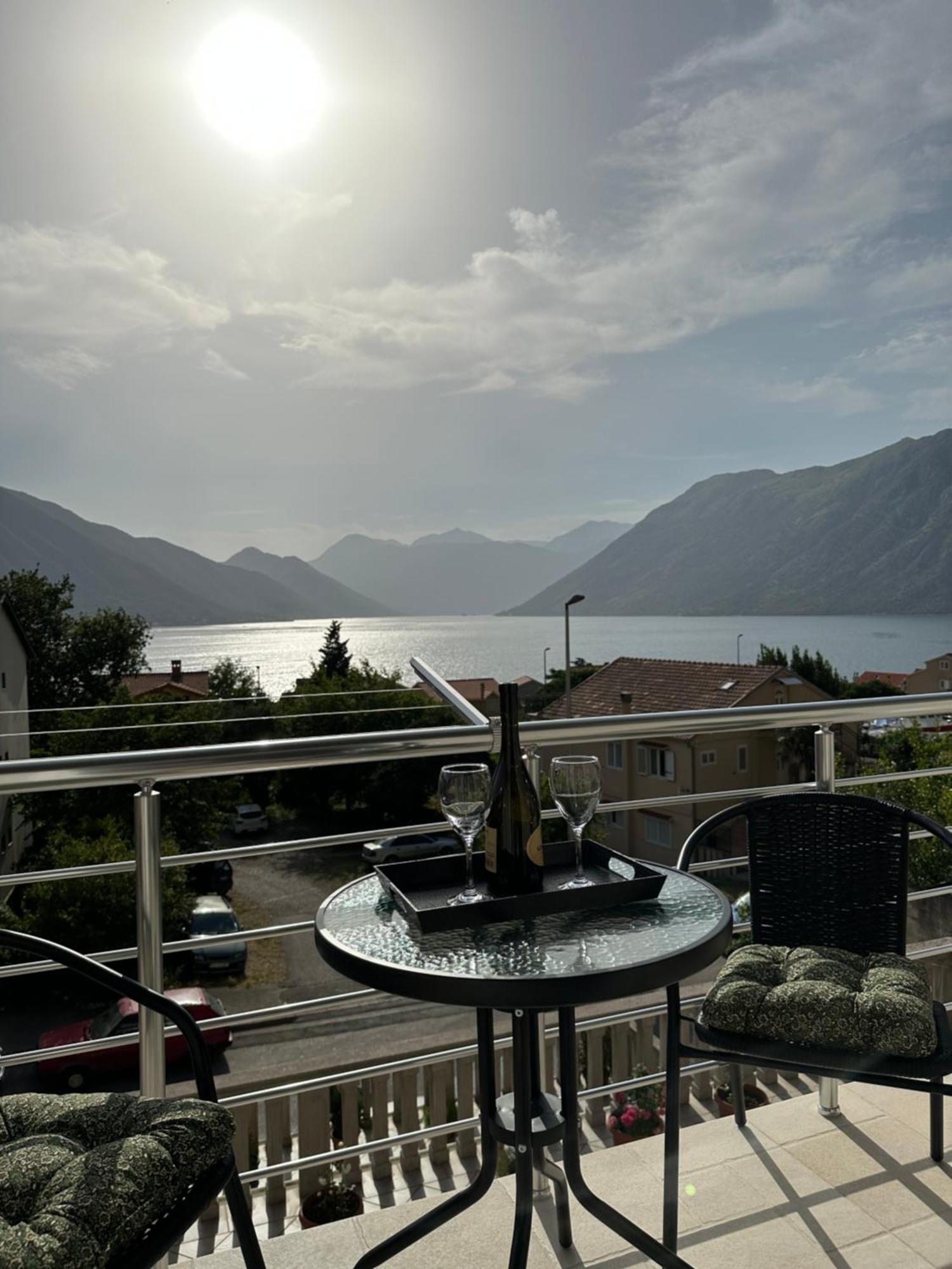 Sunny Apartment Kotor Bagian luar foto