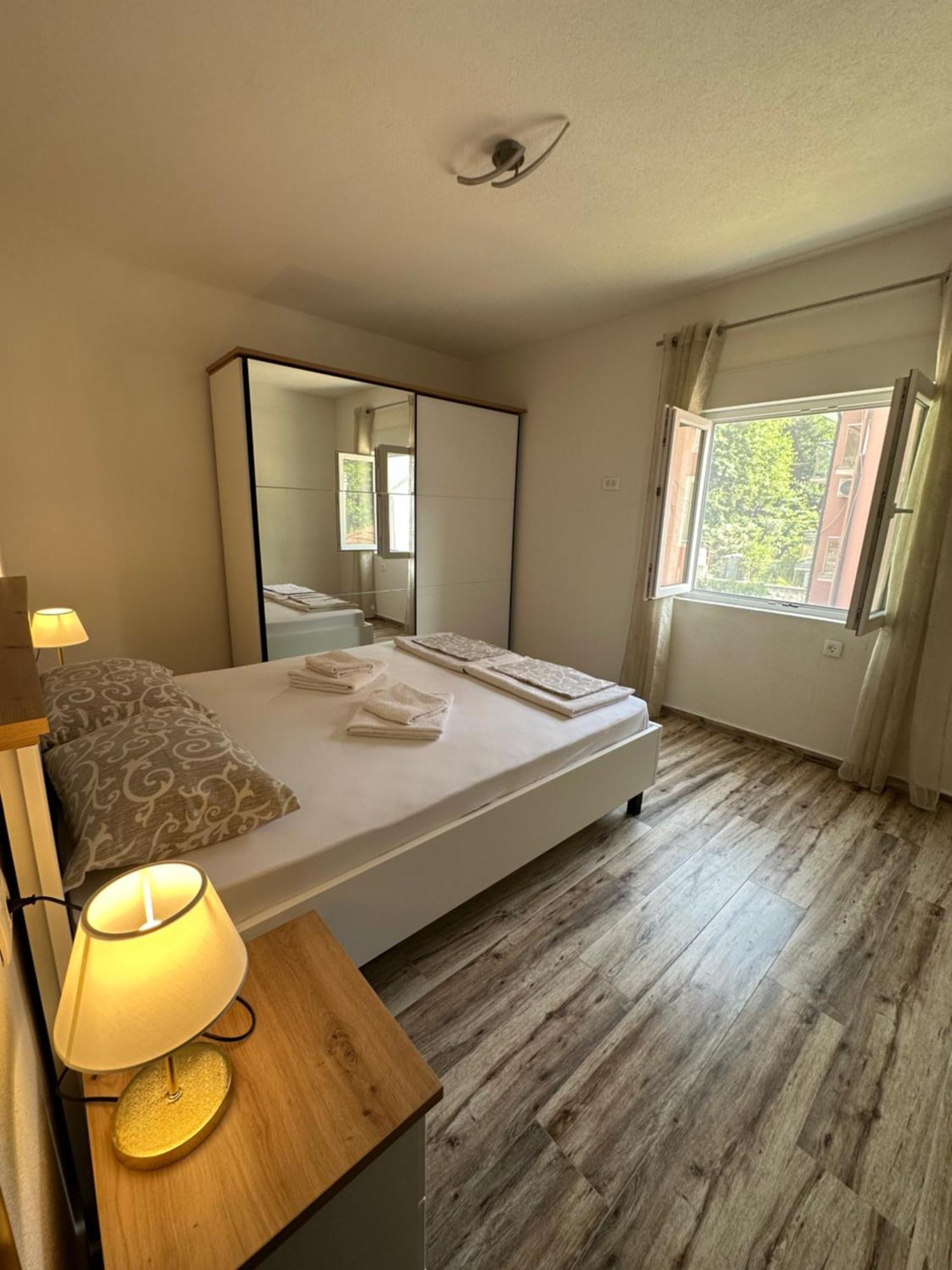 Sunny Apartment Kotor Bagian luar foto