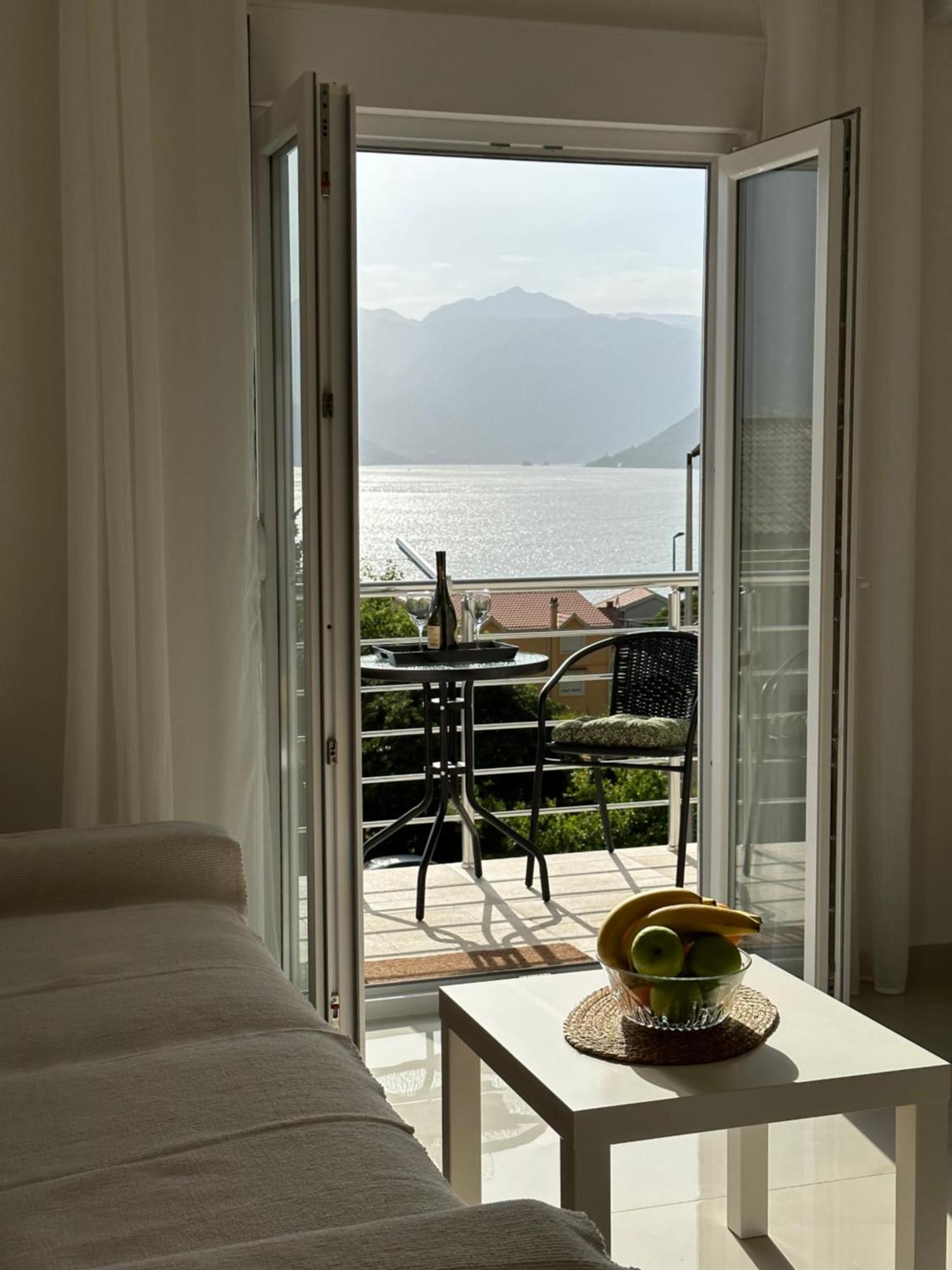Sunny Apartment Kotor Bagian luar foto