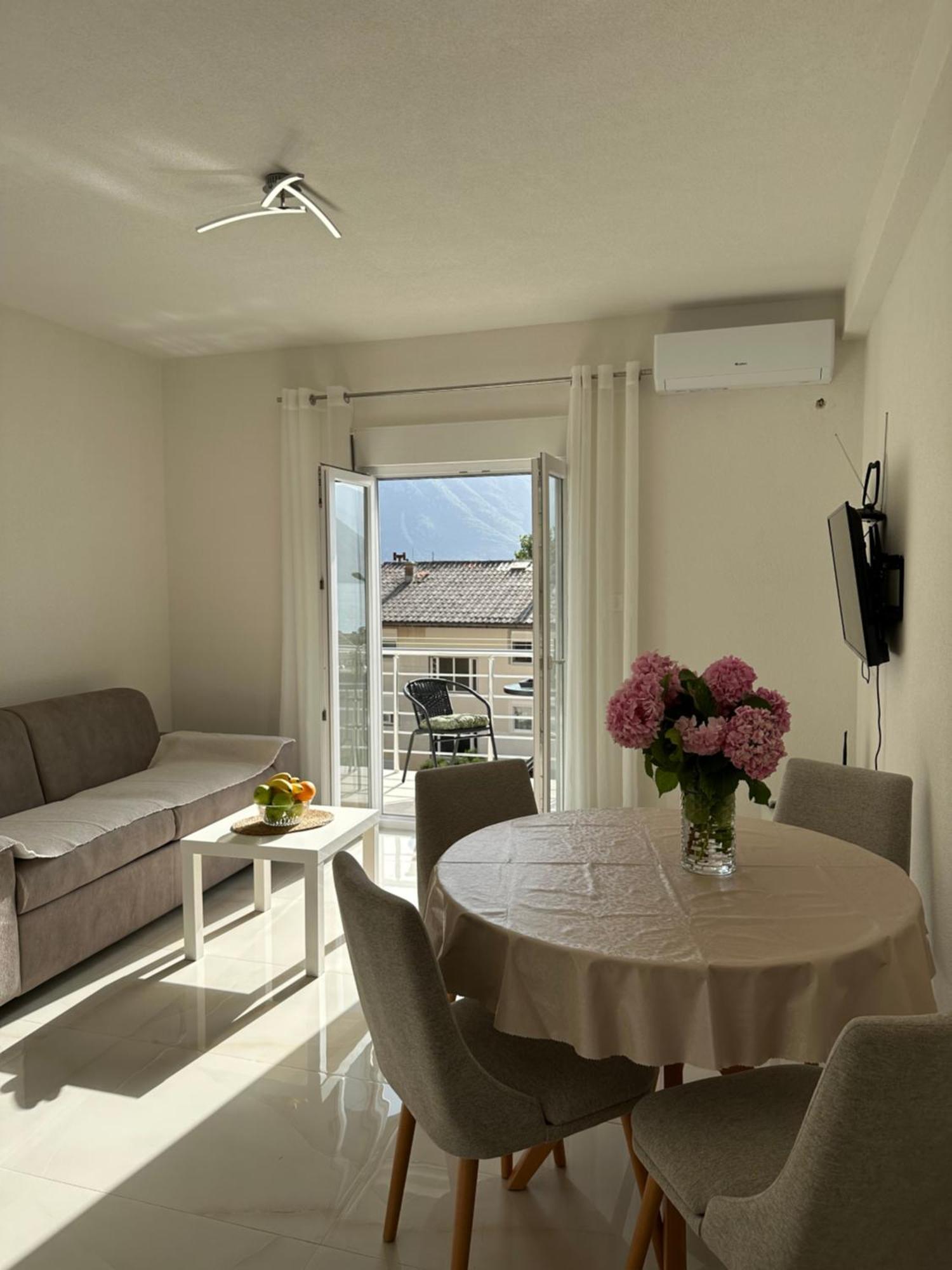 Sunny Apartment Kotor Bagian luar foto